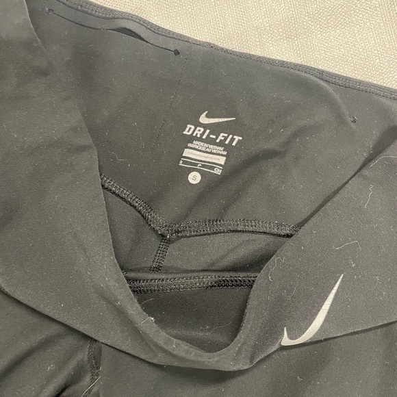 Nike dri-fit leggings, black size small work out yoga - Picture 3 of 4